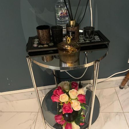 Charmant Studio Dans Maison Apartment Сарсел Екстериор снимка