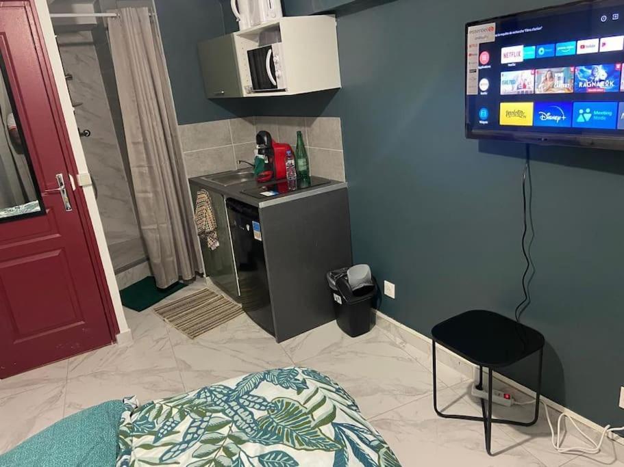 Charmant Studio Dans Maison Apartment Сарсел Екстериор снимка