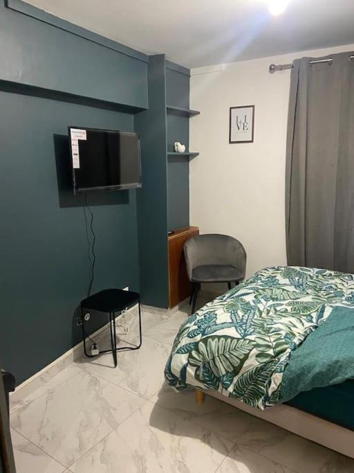 Charmant Studio Dans Maison Apartment Сарсел Екстериор снимка