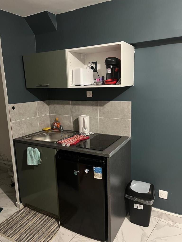 Charmant Studio Dans Maison Apartment Сарсел Екстериор снимка