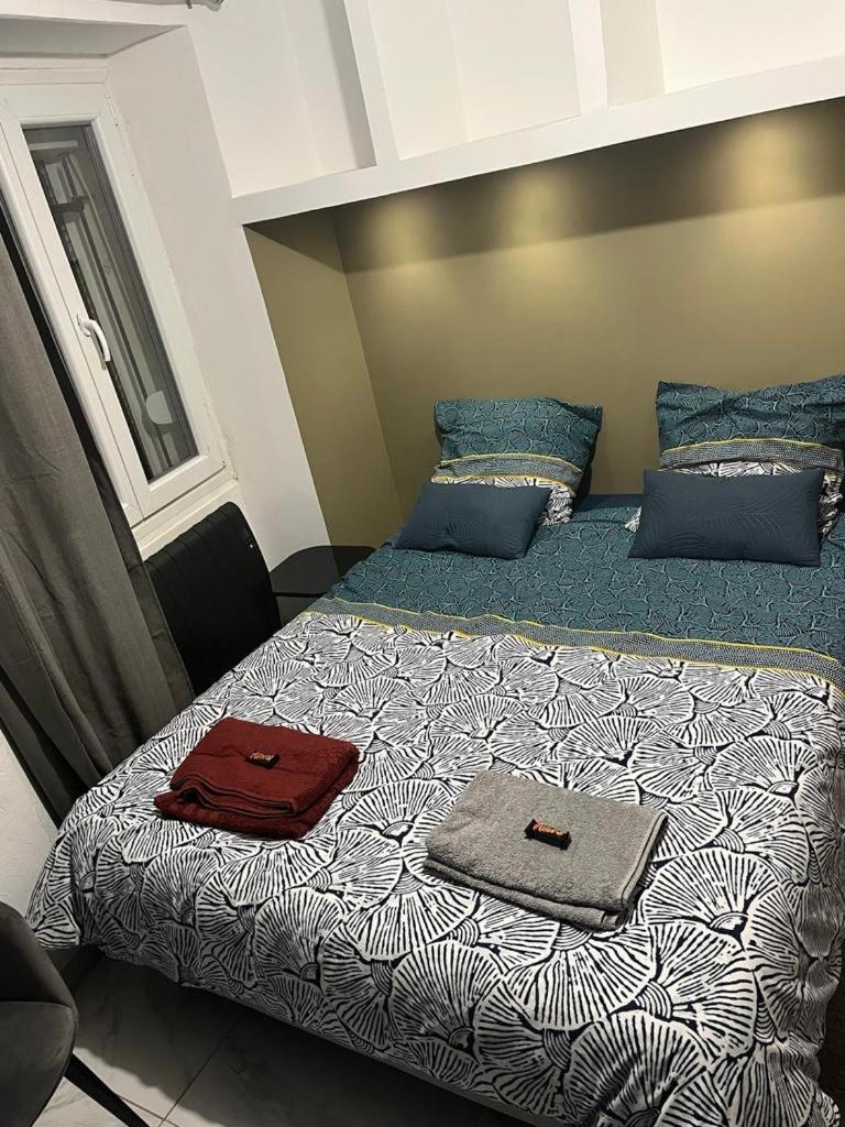 Charmant Studio Dans Maison Apartment Сарсел Екстериор снимка